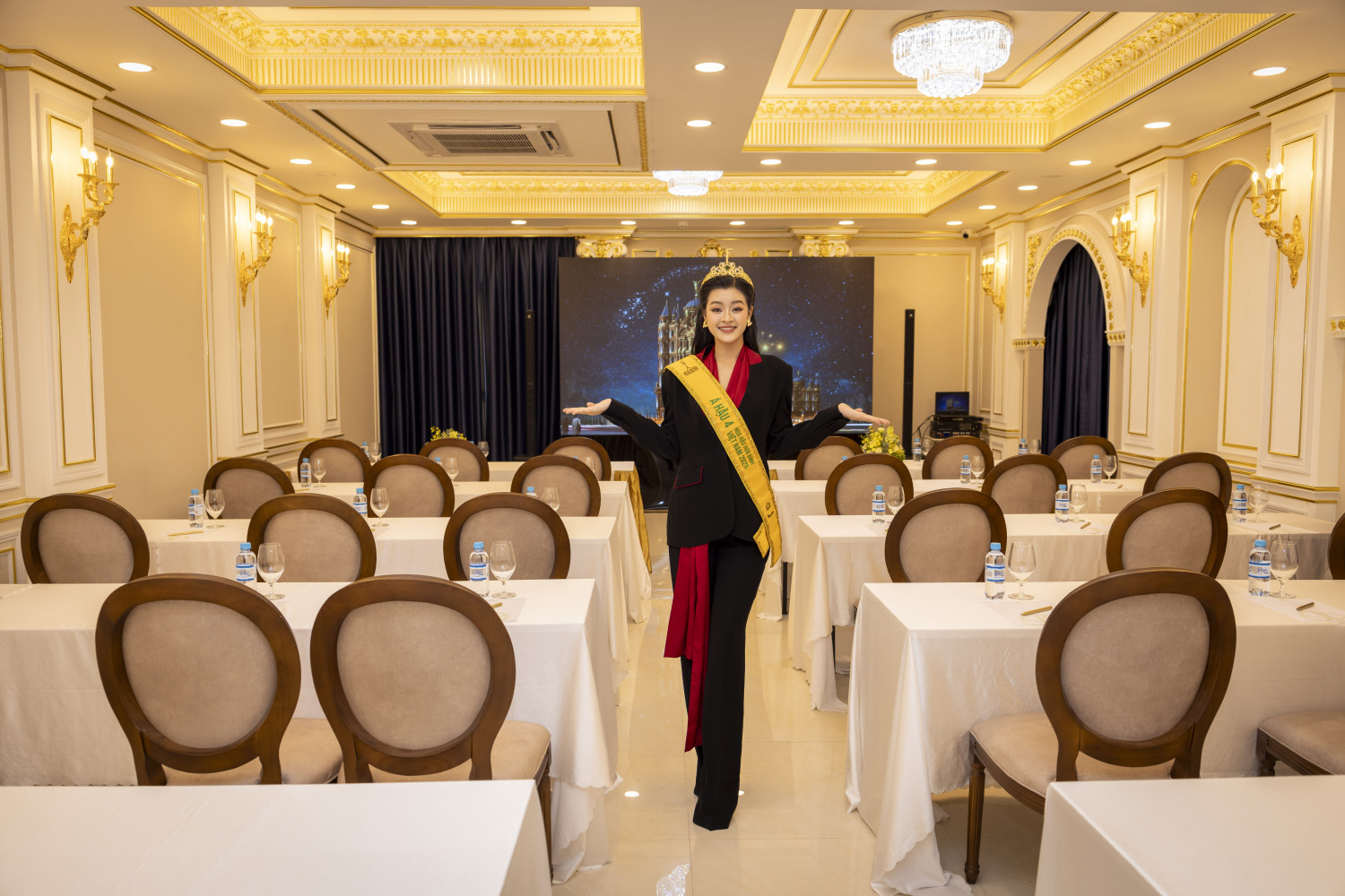 PHÒNG HỌP KING & QUEEN